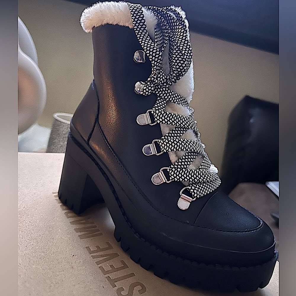 STEVE MADDEN BRACKET BLACK LEATHER BOOTIES🖤 NEVER WORN